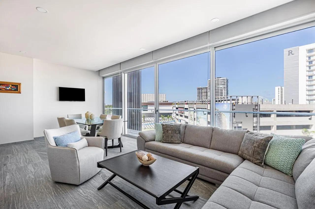 Luxury 3Br Condo* Rooftop Pool, Near The Beach location